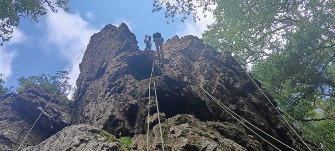 escalade en falaise haut de la voie2